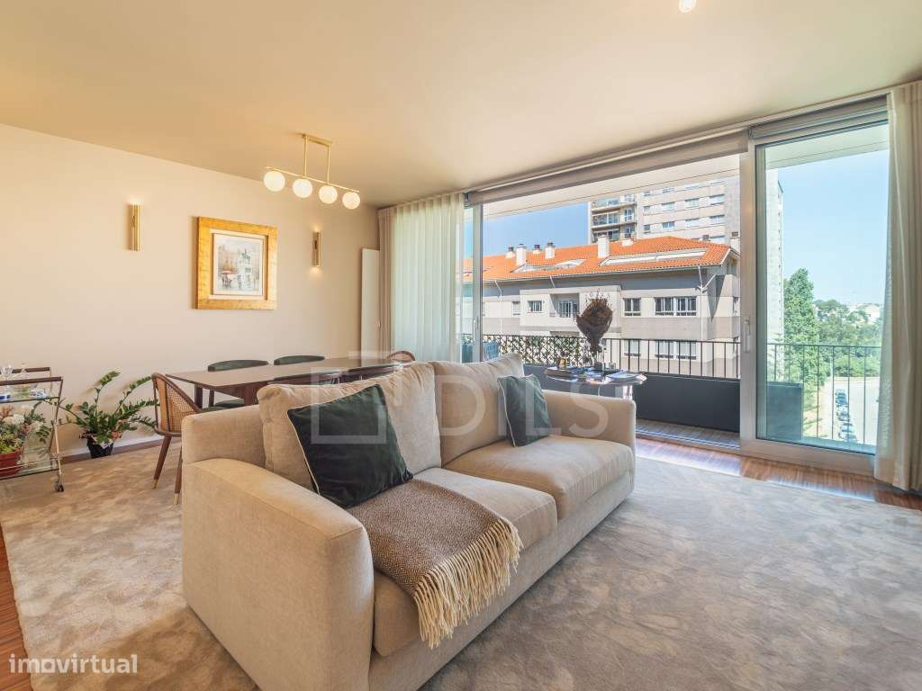 Apartamento T2 com varandas e garagem-6