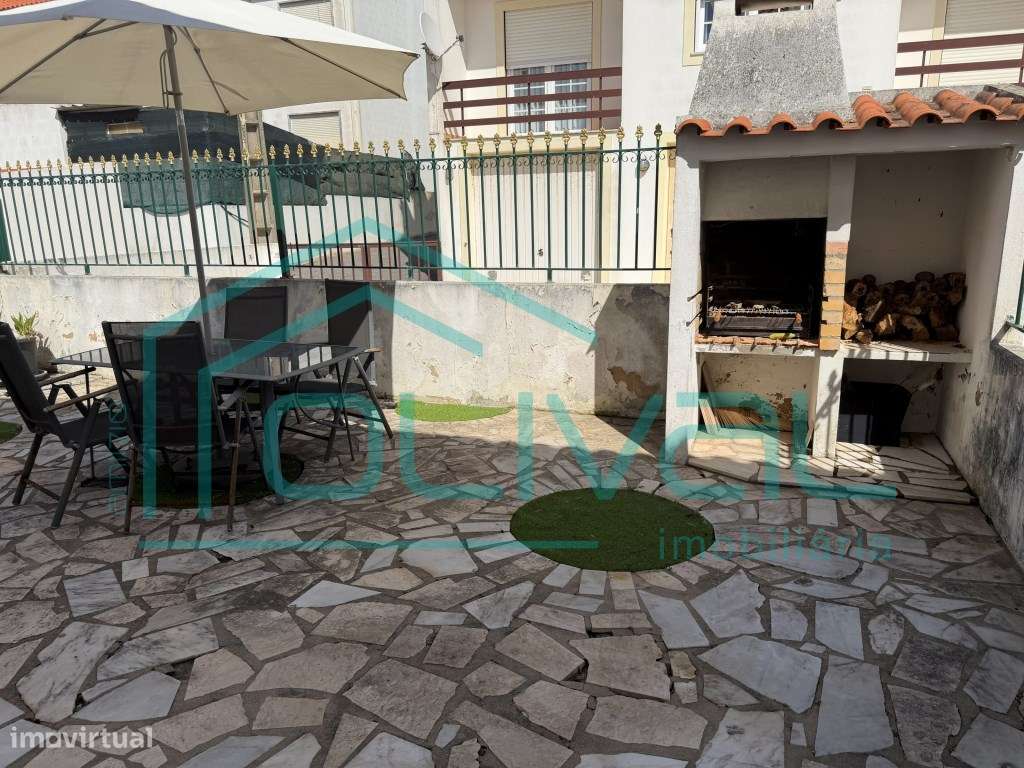 Moradia de r/c e 1º andar a 3 minutos da Praia de Santa Cruz.-27