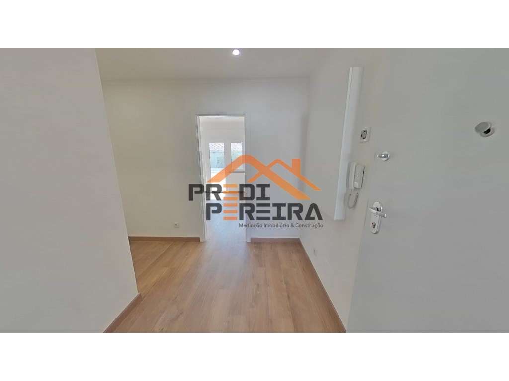 Imóvel T3, totalmente remodelado, com acabamentos de qualidade.-7