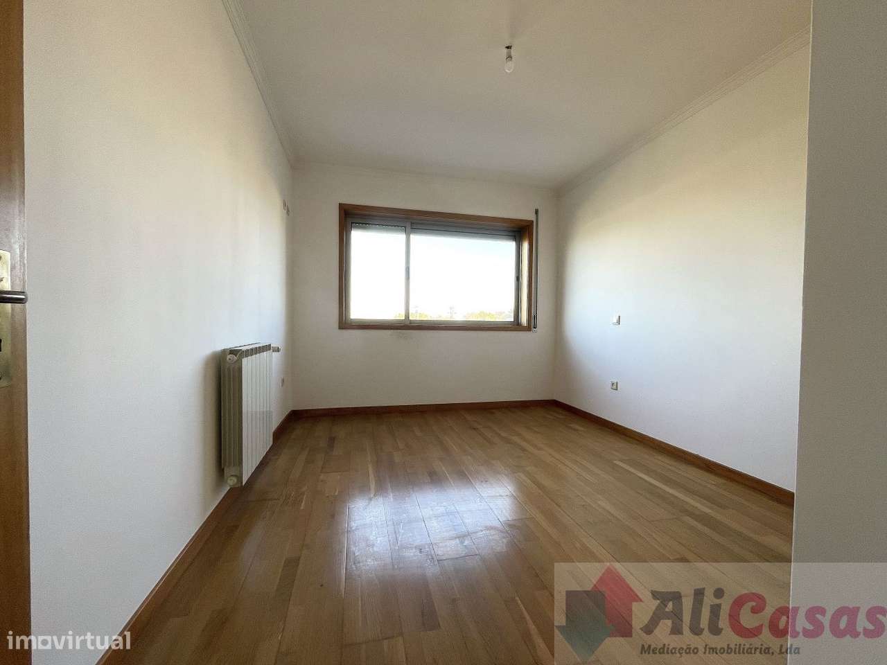 **Excelente Apartamento T2 C/Ampla varanda em Localização Privilegia-19