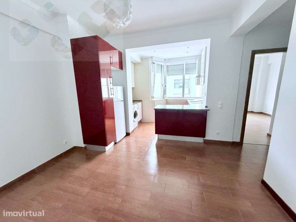 Amadora Venteira, Excelente T1, Remodelado e Equipado, Oportunidade...-7