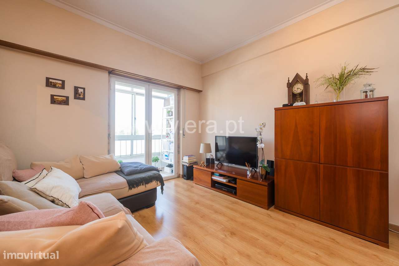 Apartamento T2 com 77 m perto do Metro-19