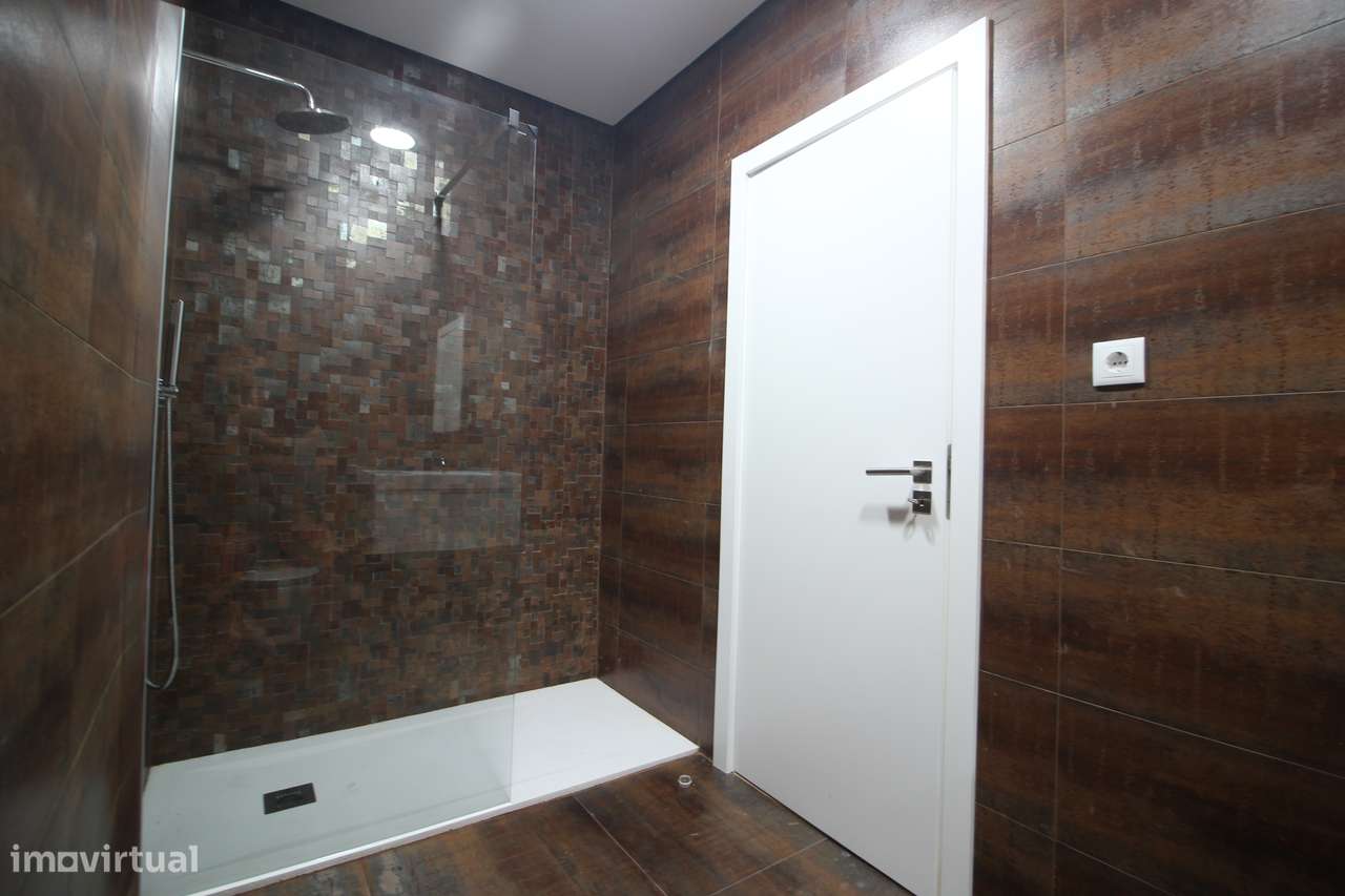 Rc de moradia com Quintal e estacionamento no Seixal-16