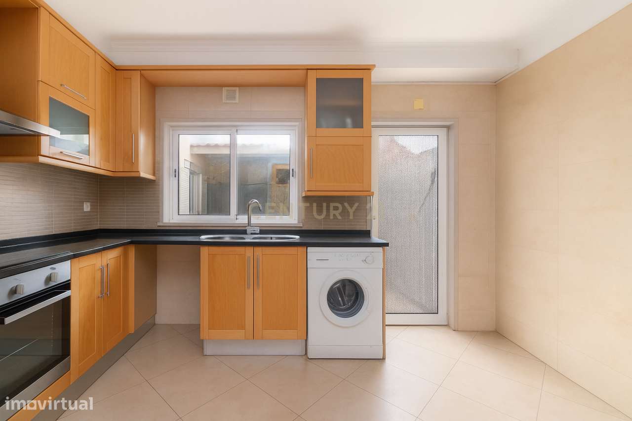 Moradia T3 2009- Quinta do Conde - Grande imagem: 3/23