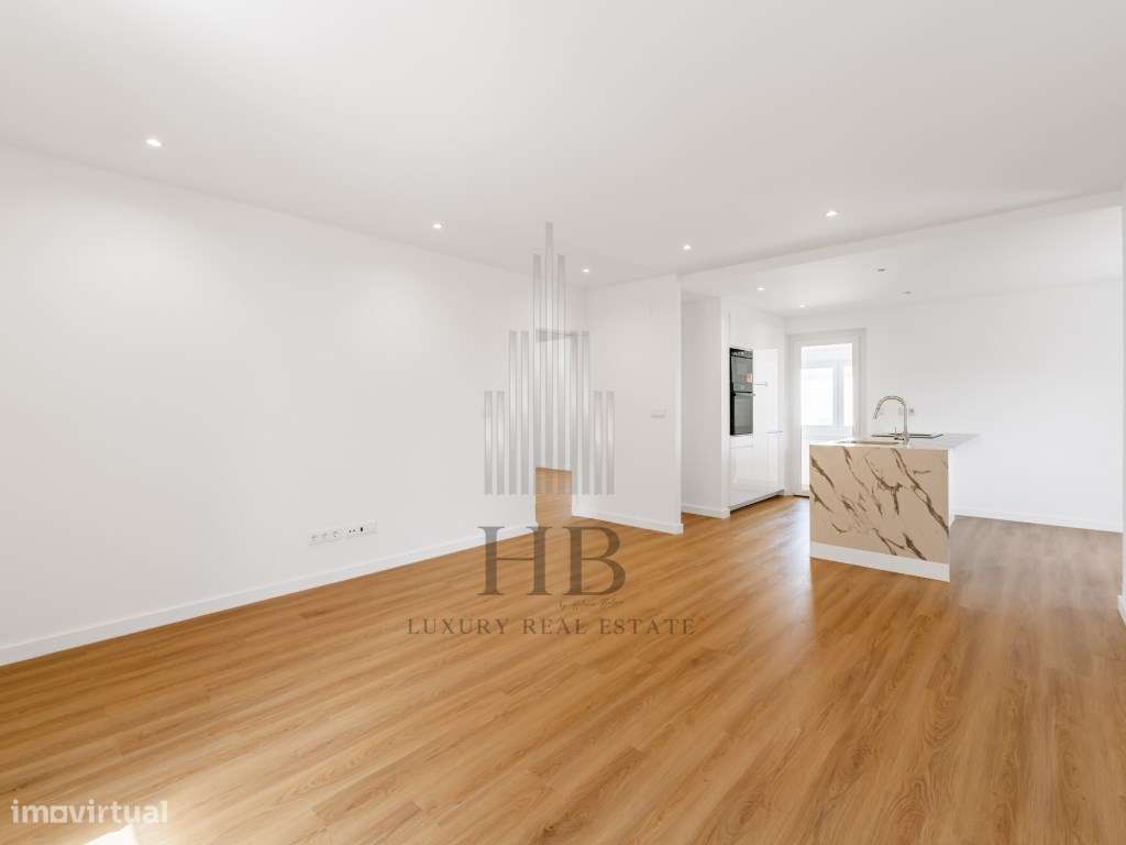 Andar de Moradia T2 + Anexo T1 Independente | Vista Mar e Serra | P...-13