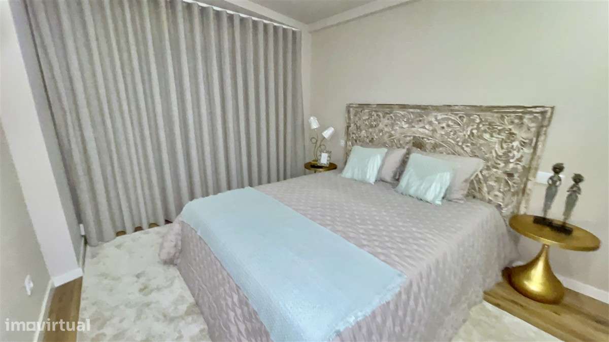 T2 remodelado-1ª linha de Mar-Mobilado e equipado-garagem-6