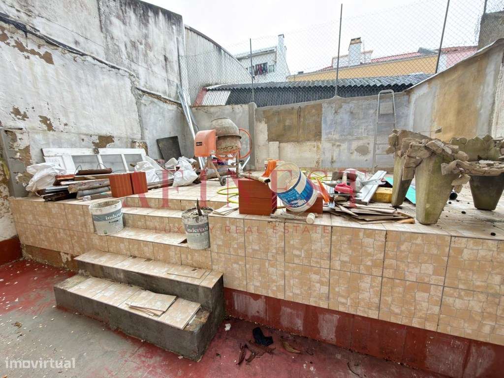 APARTAMENTO T2 RENOVADO COM AMPLO TERRAÇO NA PRAÇA DA IGREJA - AMADORA-17