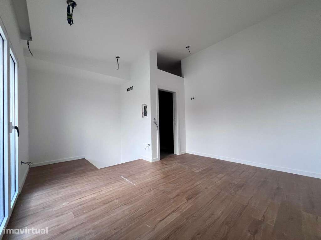 Moradia Geminada T3,São Martinho do Bispo - Grande imagem: 4/7