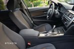 BMW Seria 3 320i Touring Luxury Line - 30