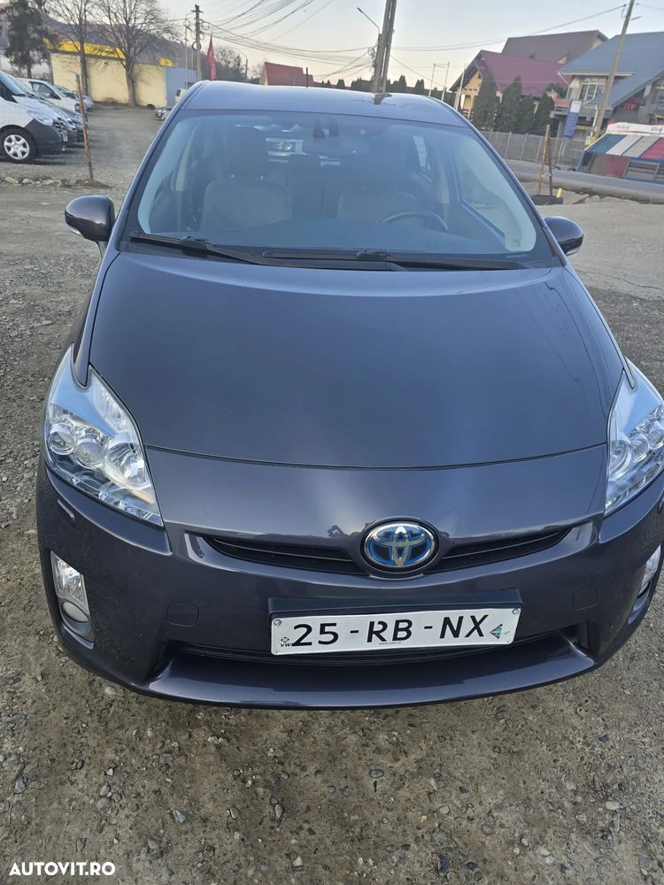 Second hand Toyota Prius - 8 000 EUR, 193 000 km - Autovit
