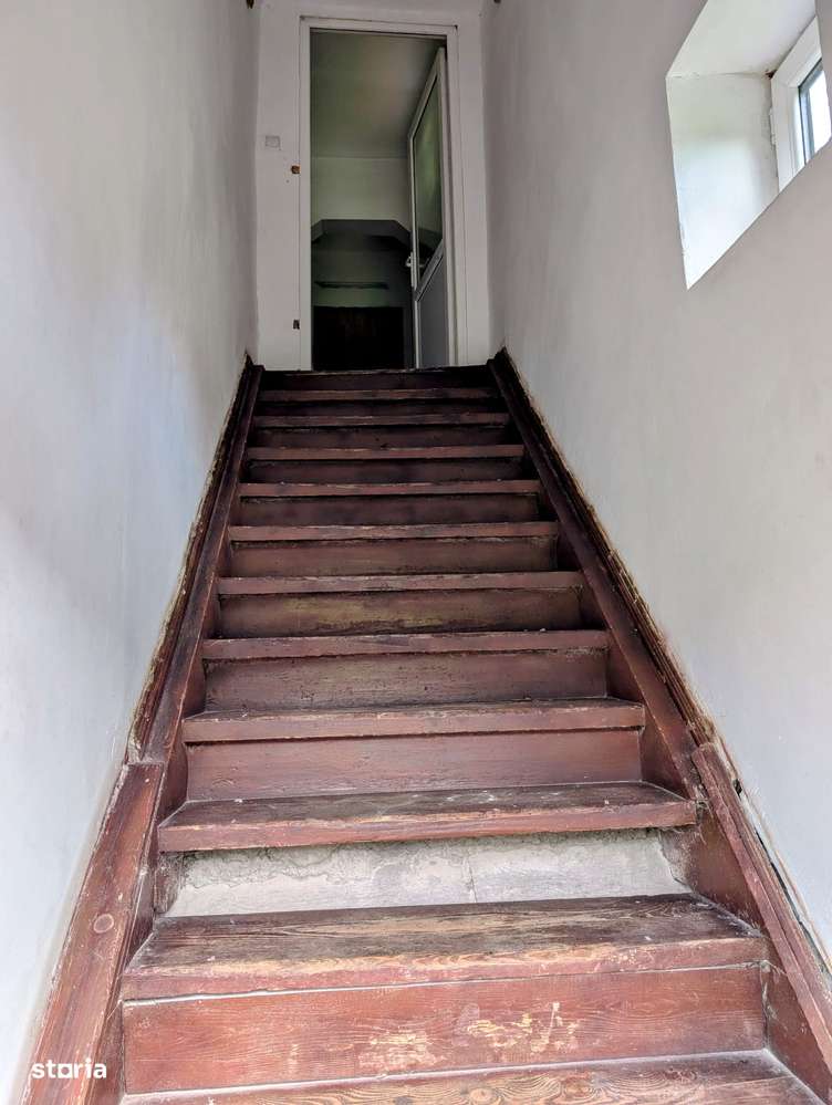 Predeal,P+1,casa din busteni,in spatele terenului curge raul Prahova-9