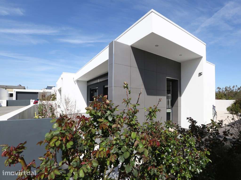 Moradia T3 Térrea de Arquitetura Moderna em Pataias - Grande imagem: 3/29