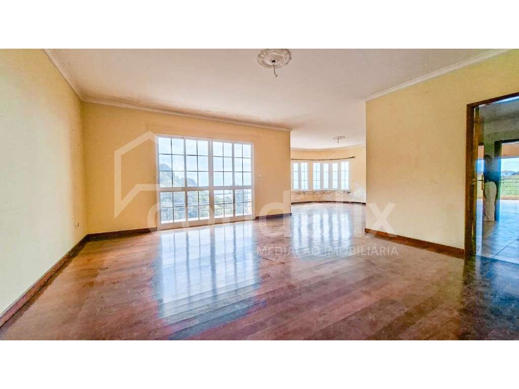 Moradia térrea única nos Canhas - Grande imagem: 3/57