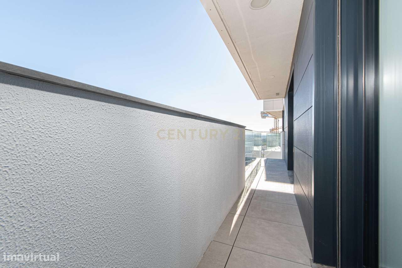 Penthouse T5 de luxo com vista rio – Carnaxide-32