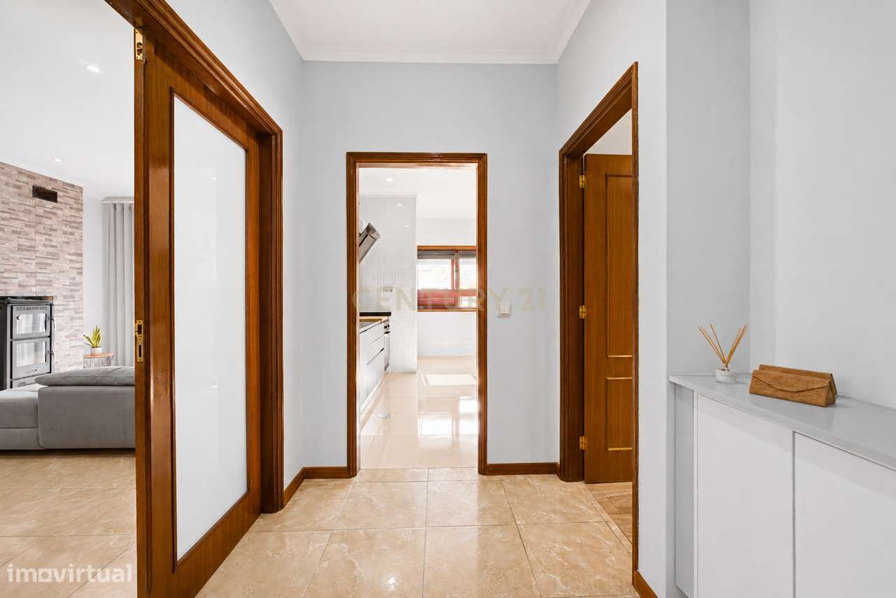 Apartamento T2 em Vila Nova de Gaia com Garagem e Elevador-9