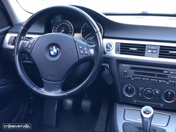 BMW 320 d Touring Exclusive - 42