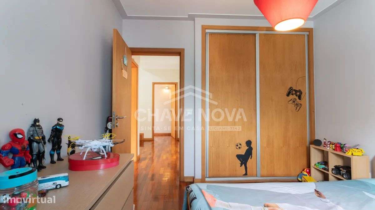 Moradia V3 de quatro frentes - Perosinho-20