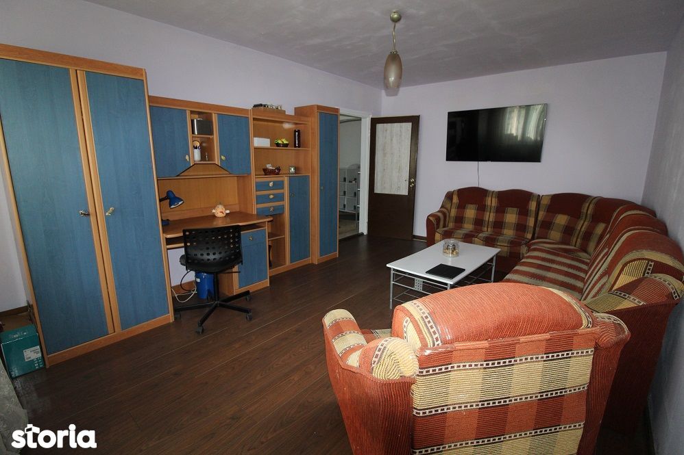 Vând apartament 3 camere în Hunedoara, zona M5-BRD, etaj 2, decomandat