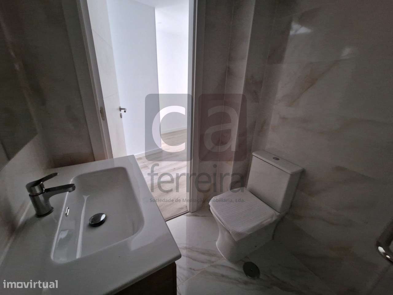 Apartamento T2 todo remodelado junto ao Shopping santarem-17