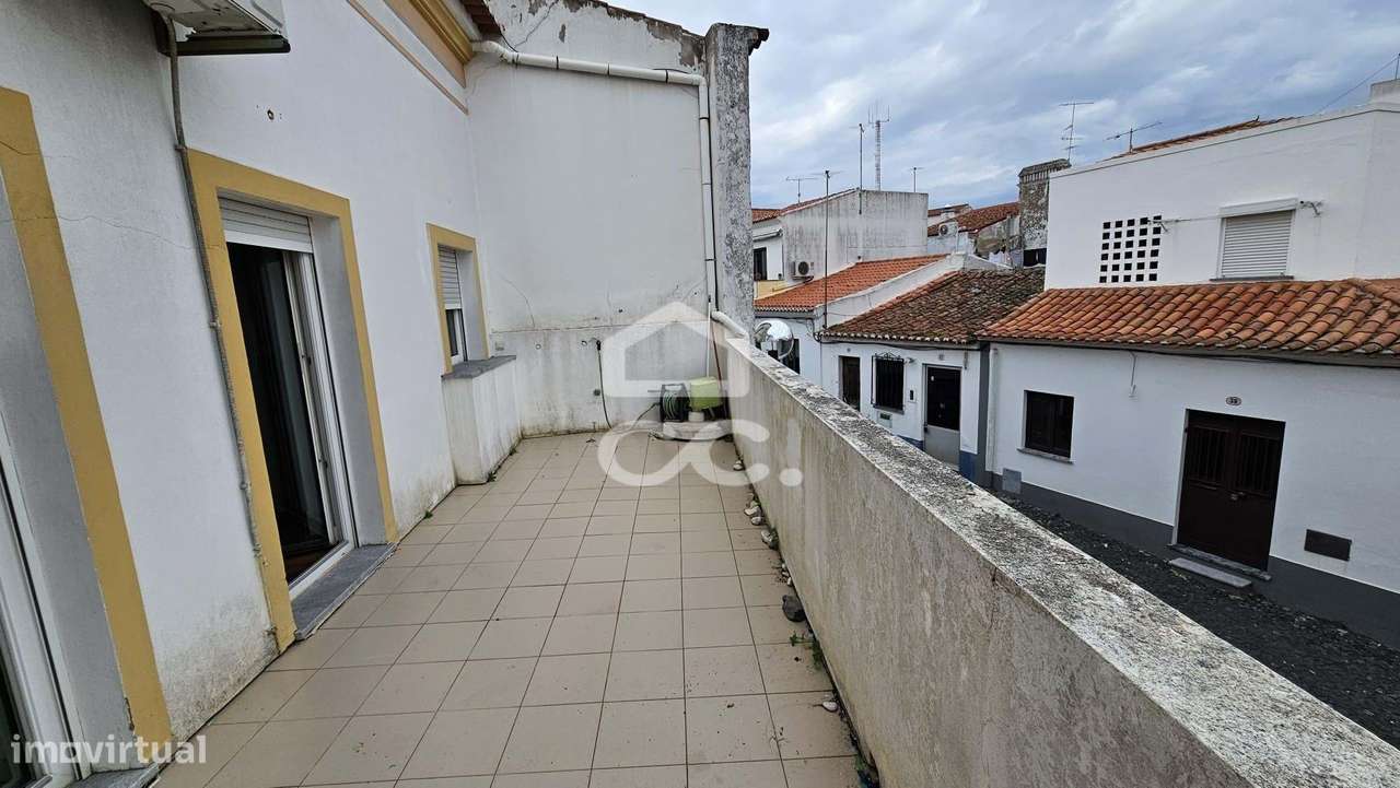 Andar de moradia V3 com terraço, localizada perto da biblioteca-30