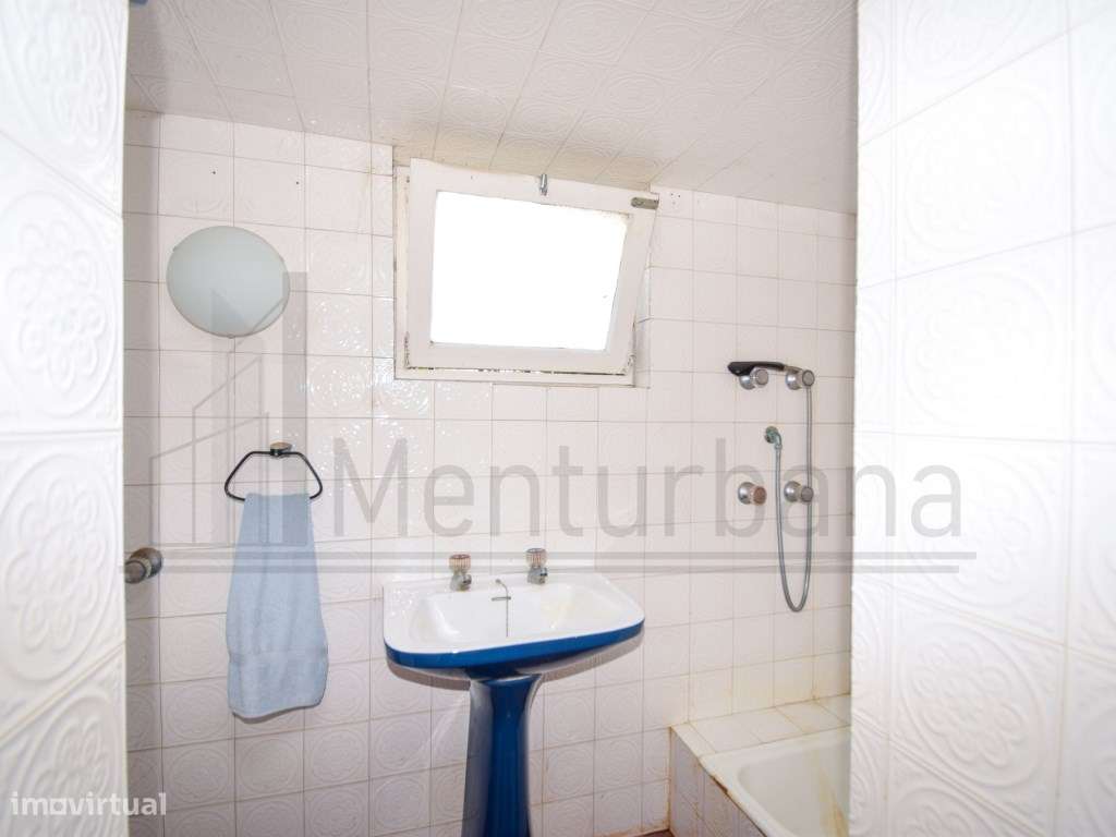 MORADIA INDEPENDENTE NO ESTORIL COM VISTA MAR-36