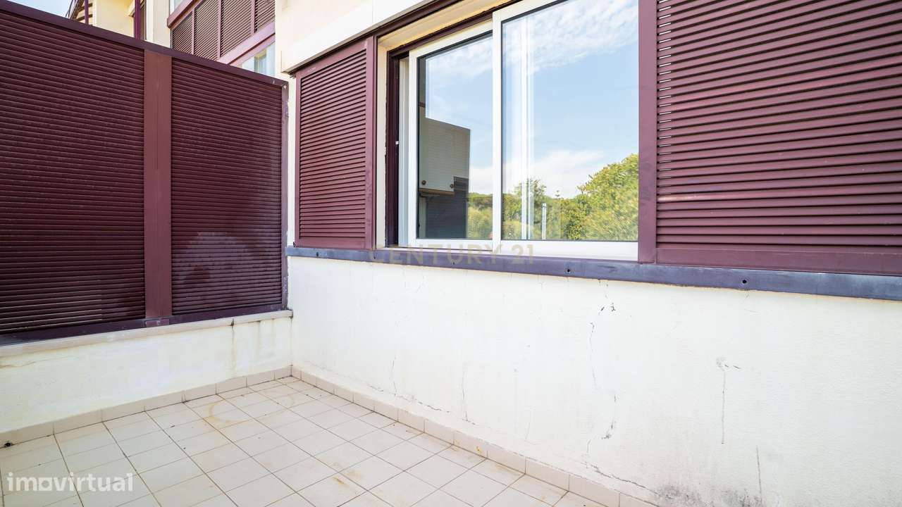 Apartamento T3 com Vista Mar – 5º Andar – A Dois Passos do Casino Esto-45