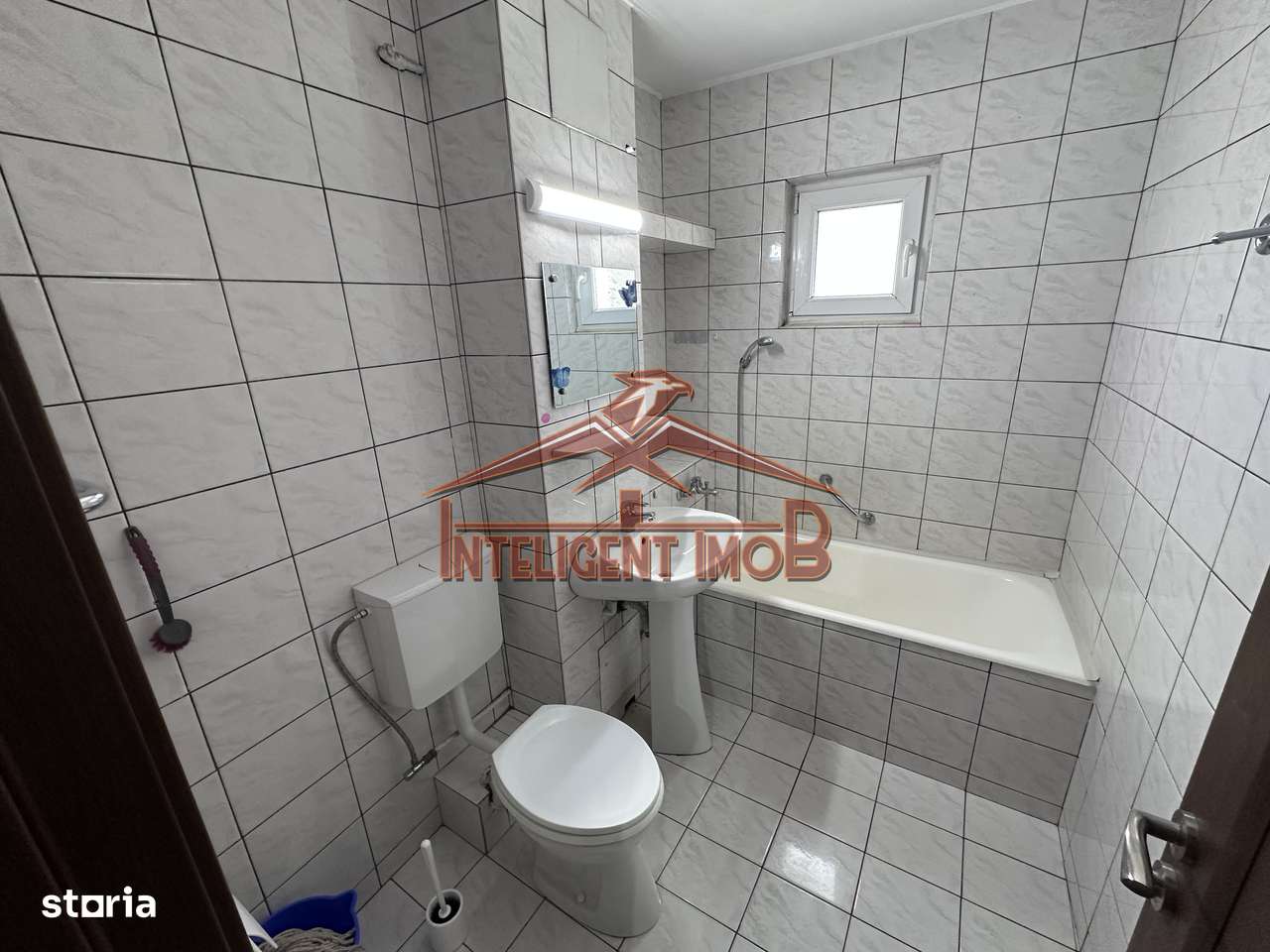 NOU! Apartament, decomandat, 4 camere, et.2 in Strand, Jud.SB-8