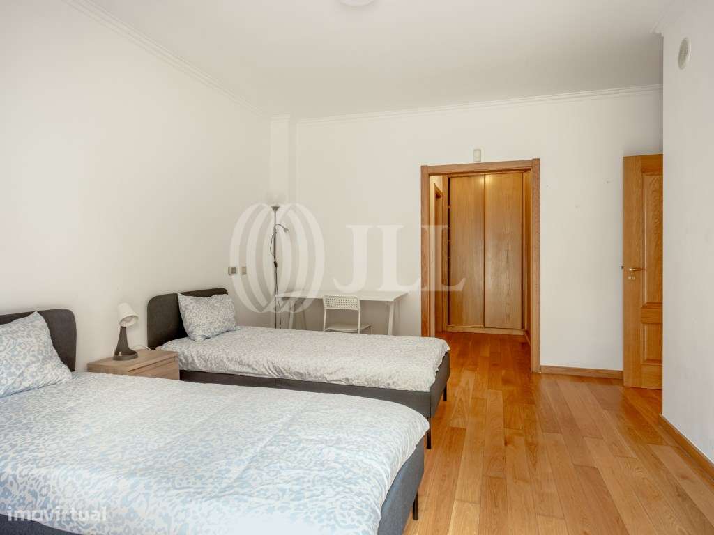 Apartamento T4, com terraço e estacionamento, em Lisboa-9