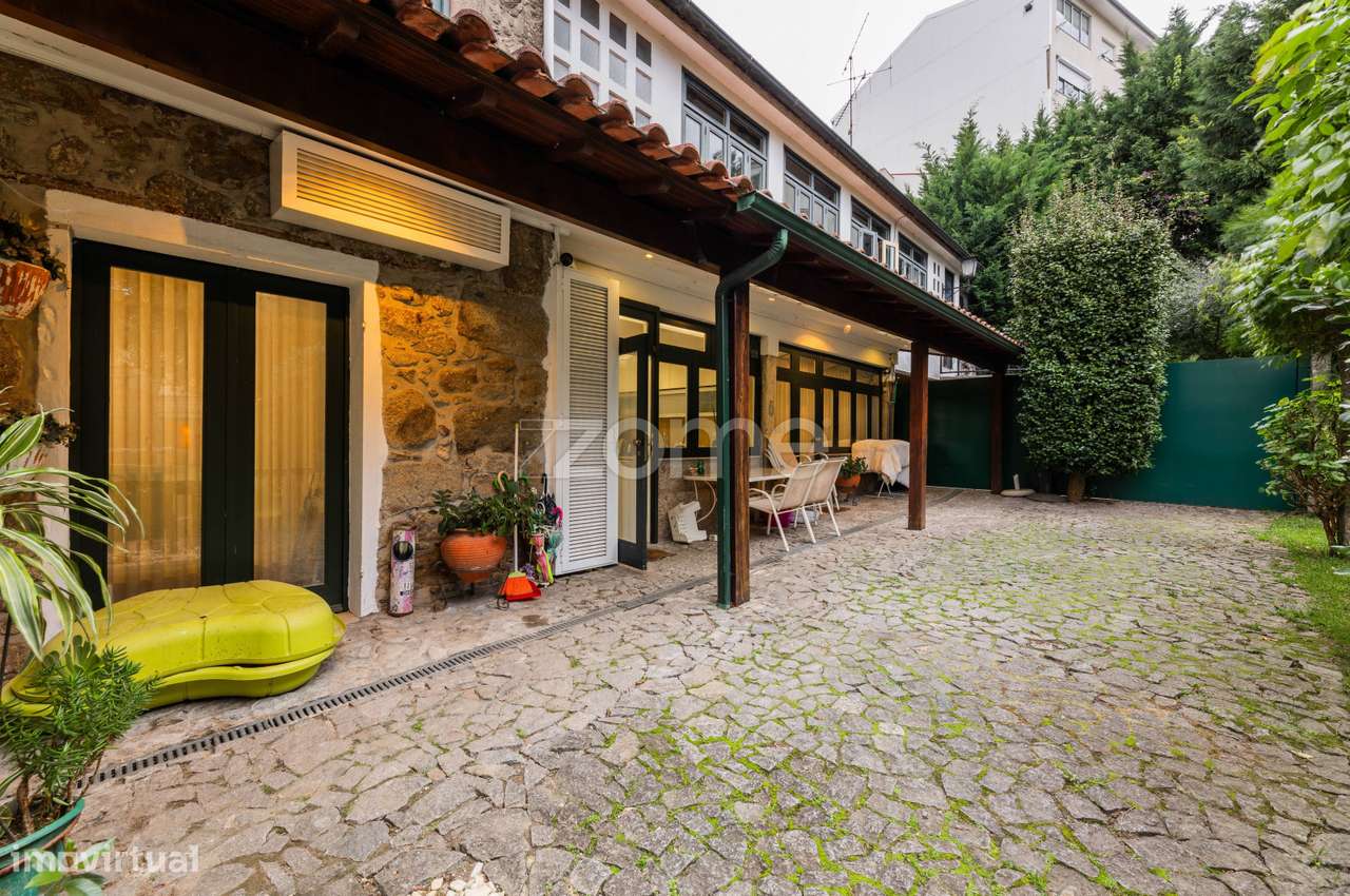 Moradia Com Lote De 1000 M Localizada No Centro Historico De Brag