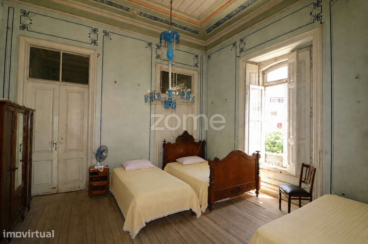 Palacete com Terreno no Centro de Olhão-12