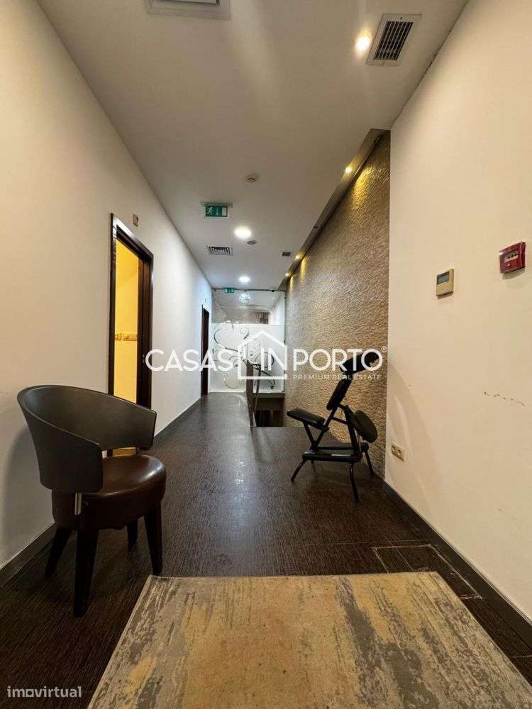 Loja Premium no coração do Porto - Grande imagem: 4/17