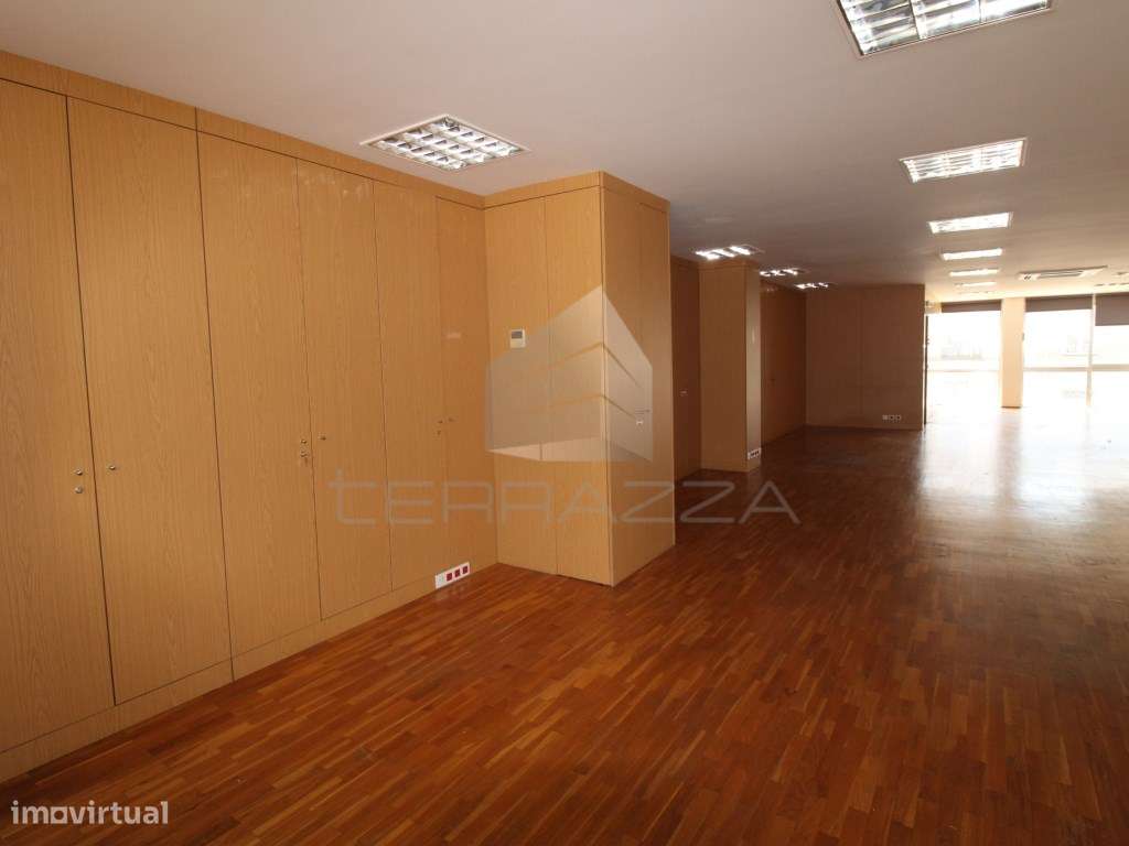 Escritório/loja a Santa Catarina - Porto, 197m². - Grande imagem: 3/48