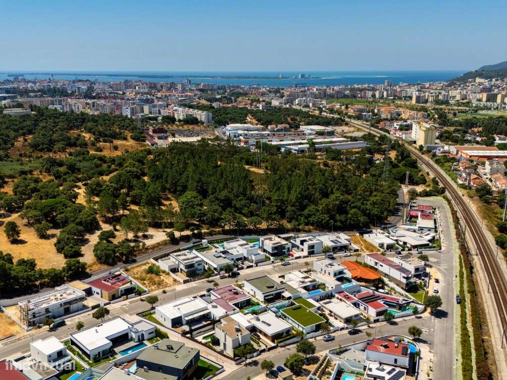 Moradia T3 com Piscina nos Jardins de Santiago - Setúbal-29