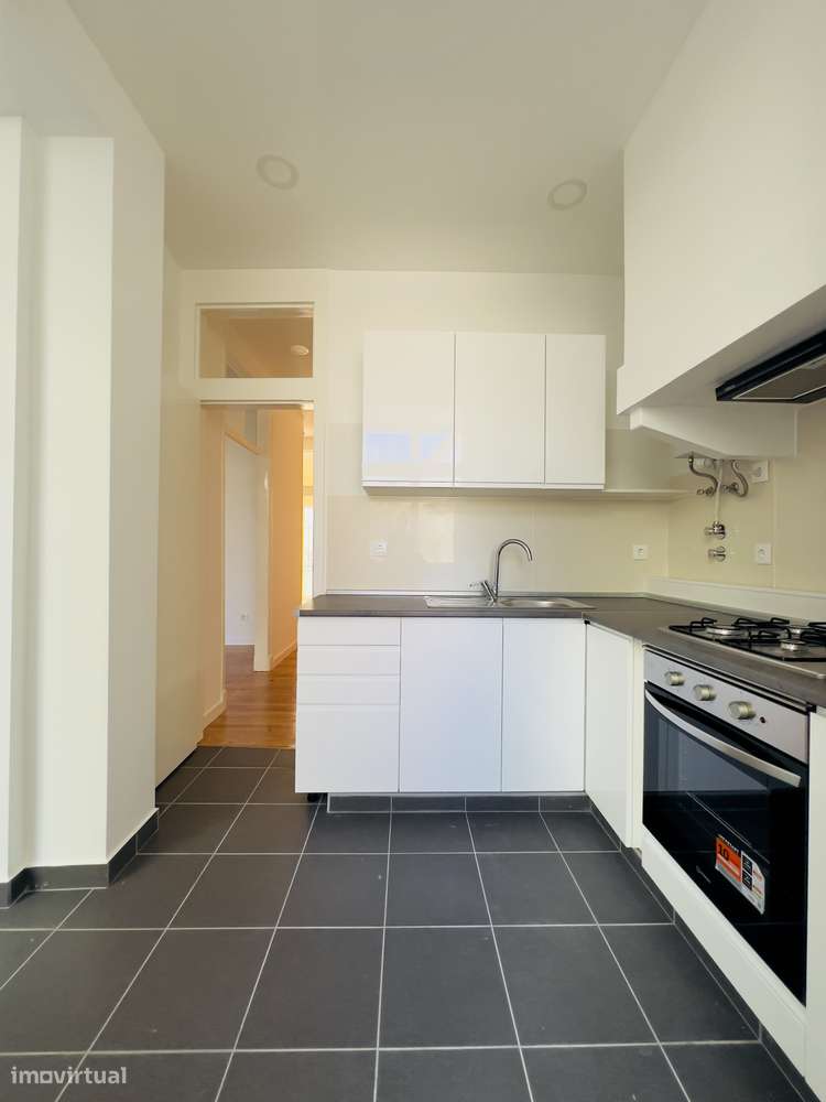 Apartamento T3 para arrendar em Arroios, renovado e a estrear - Grande imagem: 2/15
