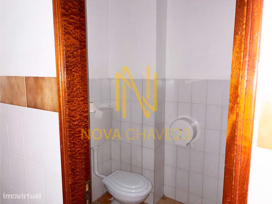 Loja em Agualva – 128 m² | Open Space | 2 Entradas-9