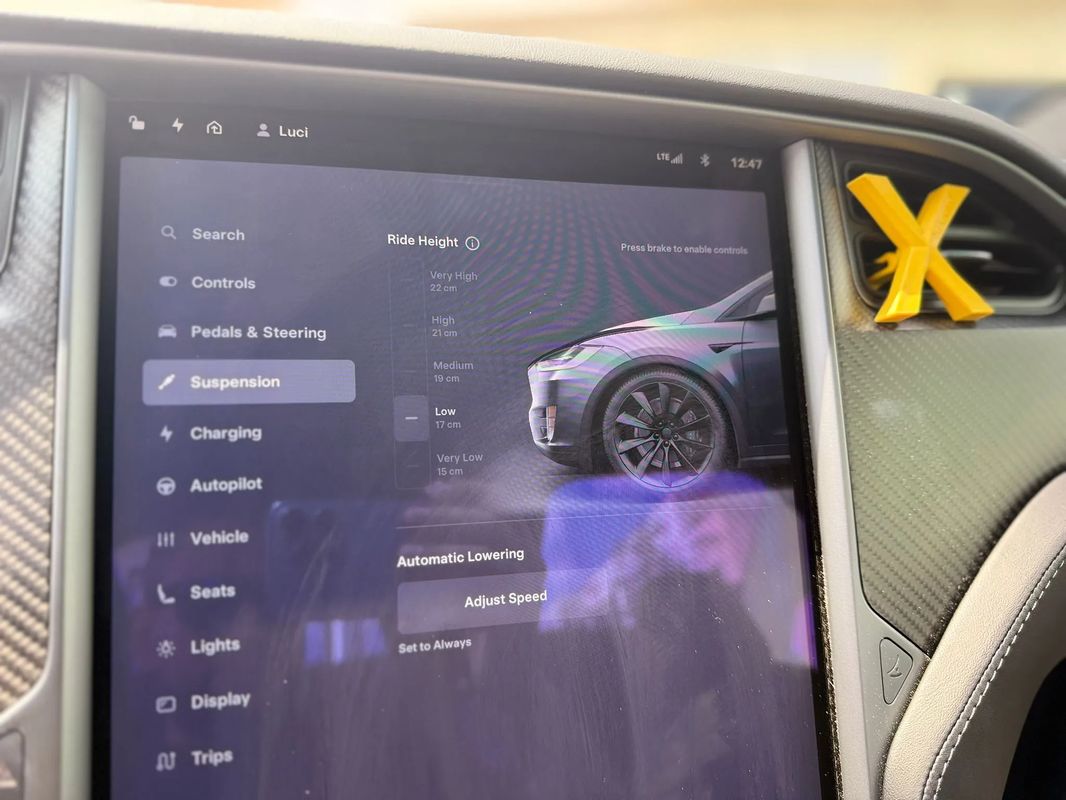 Tesla Model X - 11