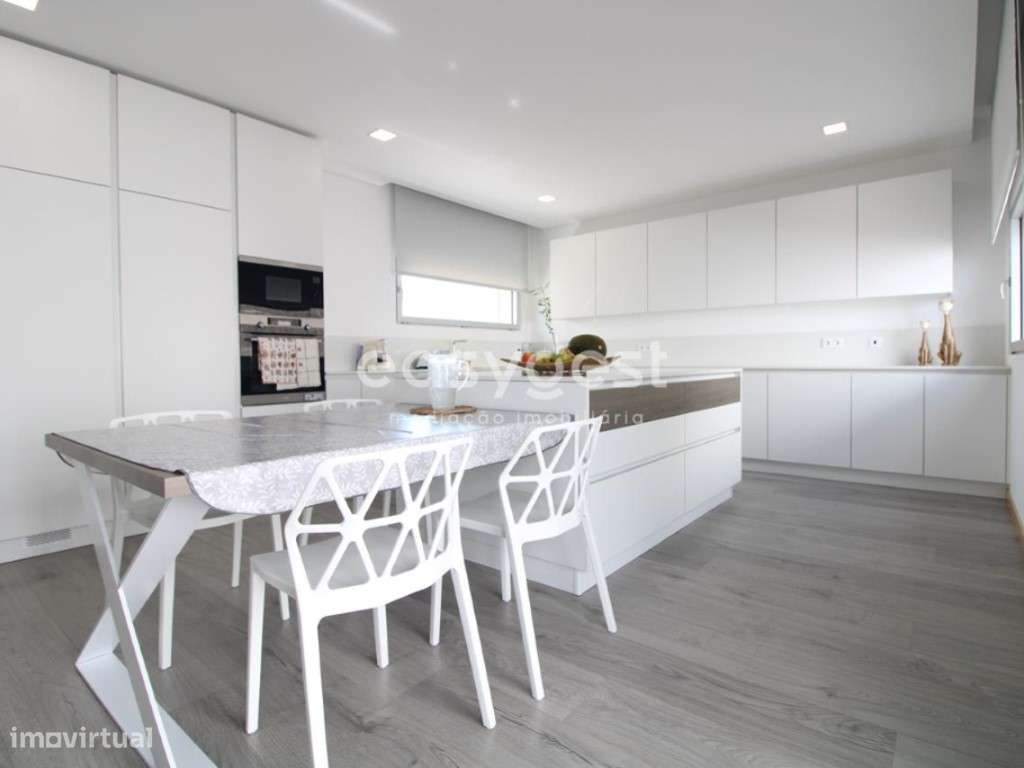 Moradia moderna T5 em Coimbra zona residencial tranquila de moradias - Grande imagem: 5/23