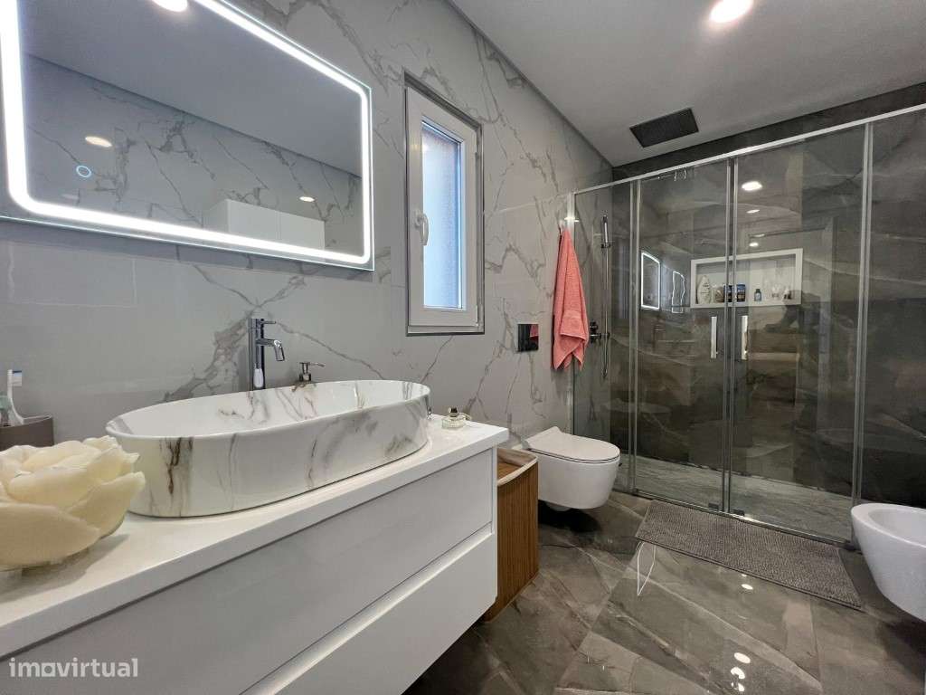 Moradia Isolada T4 Com piscina-10