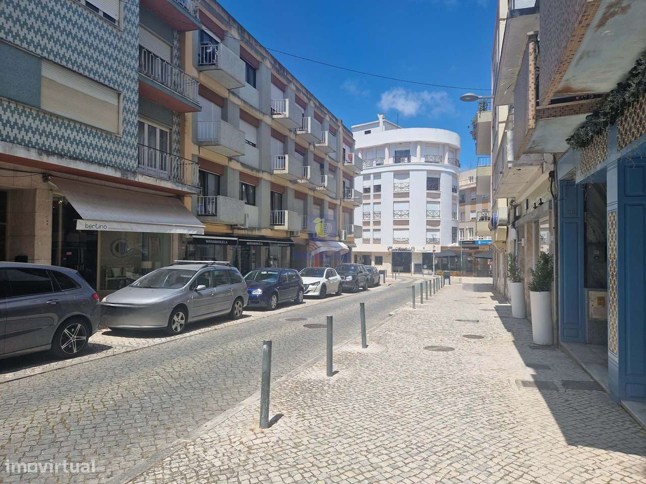 Apartamento T1 Novo no Centro de Caldas da Rainha com 2 lugares de est-17