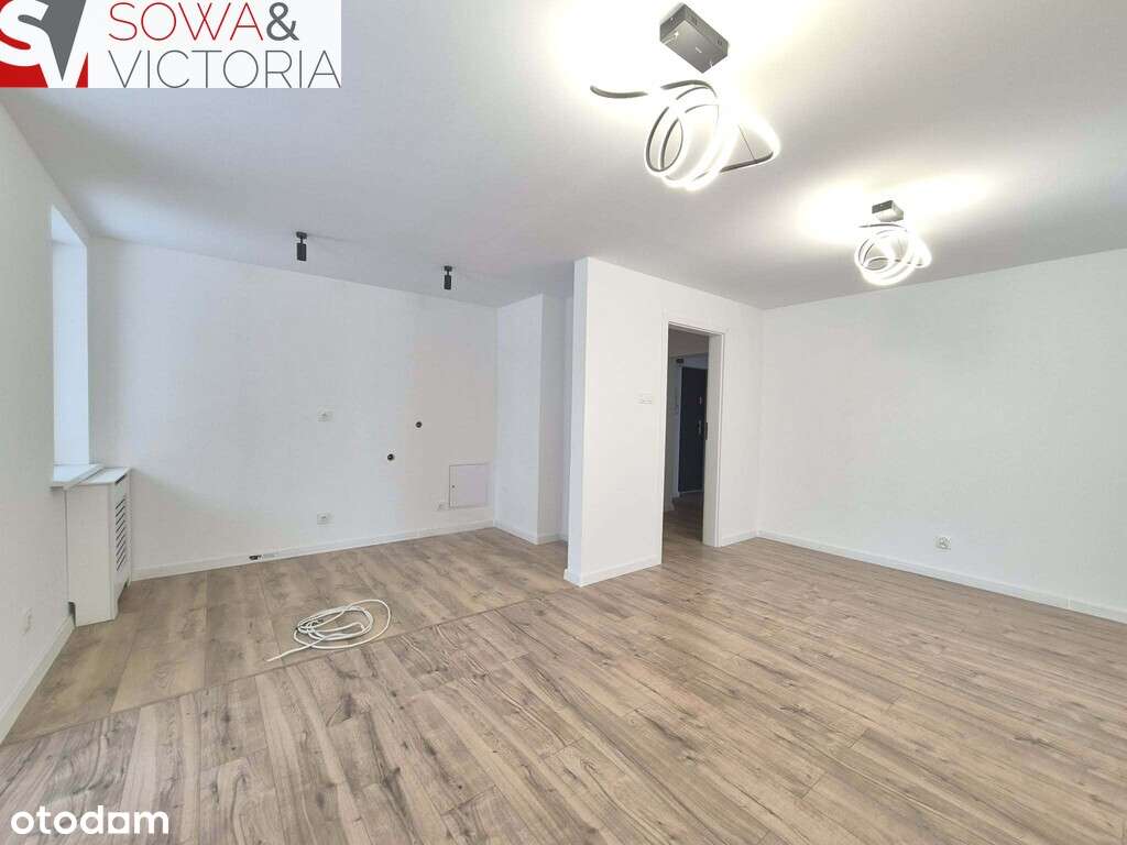 Trzypokojowe mieszkanie z dużym balkonem.-0