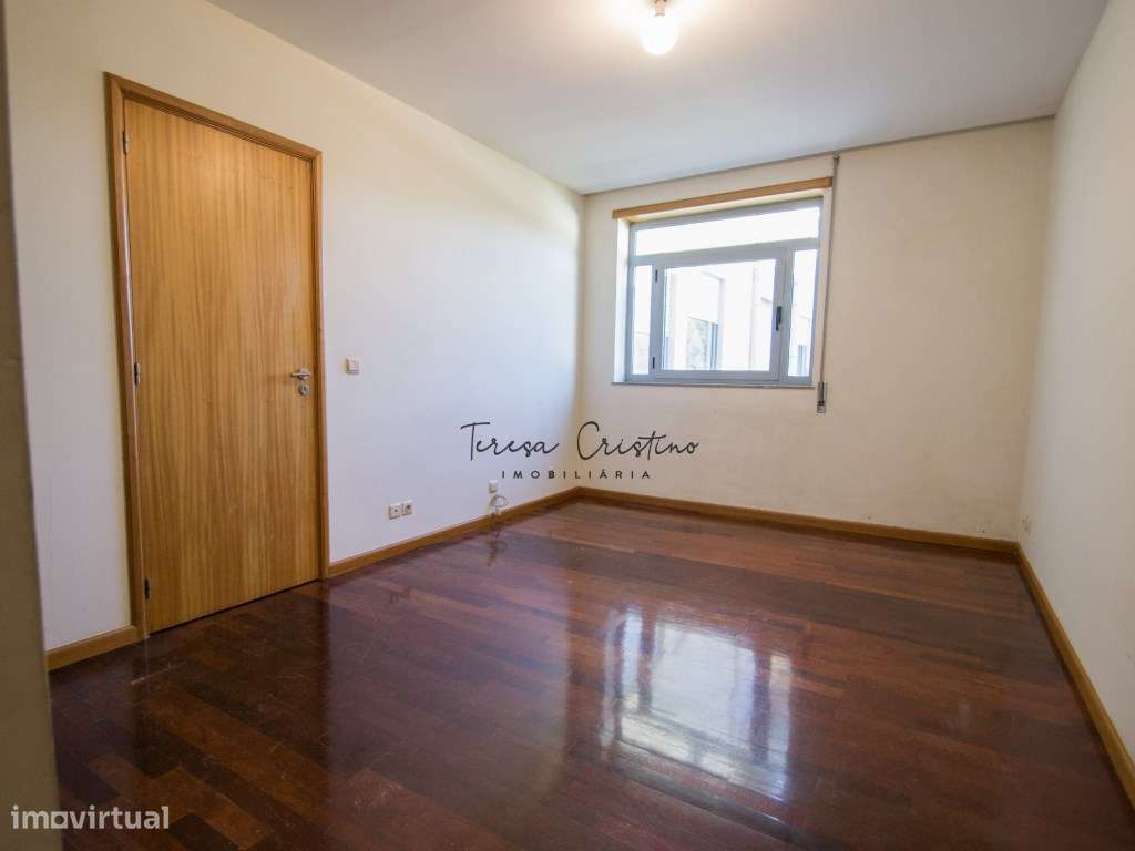 Apartamento T3 com Garagem Fechada e Elevador Arca, Ponte de Lima-12