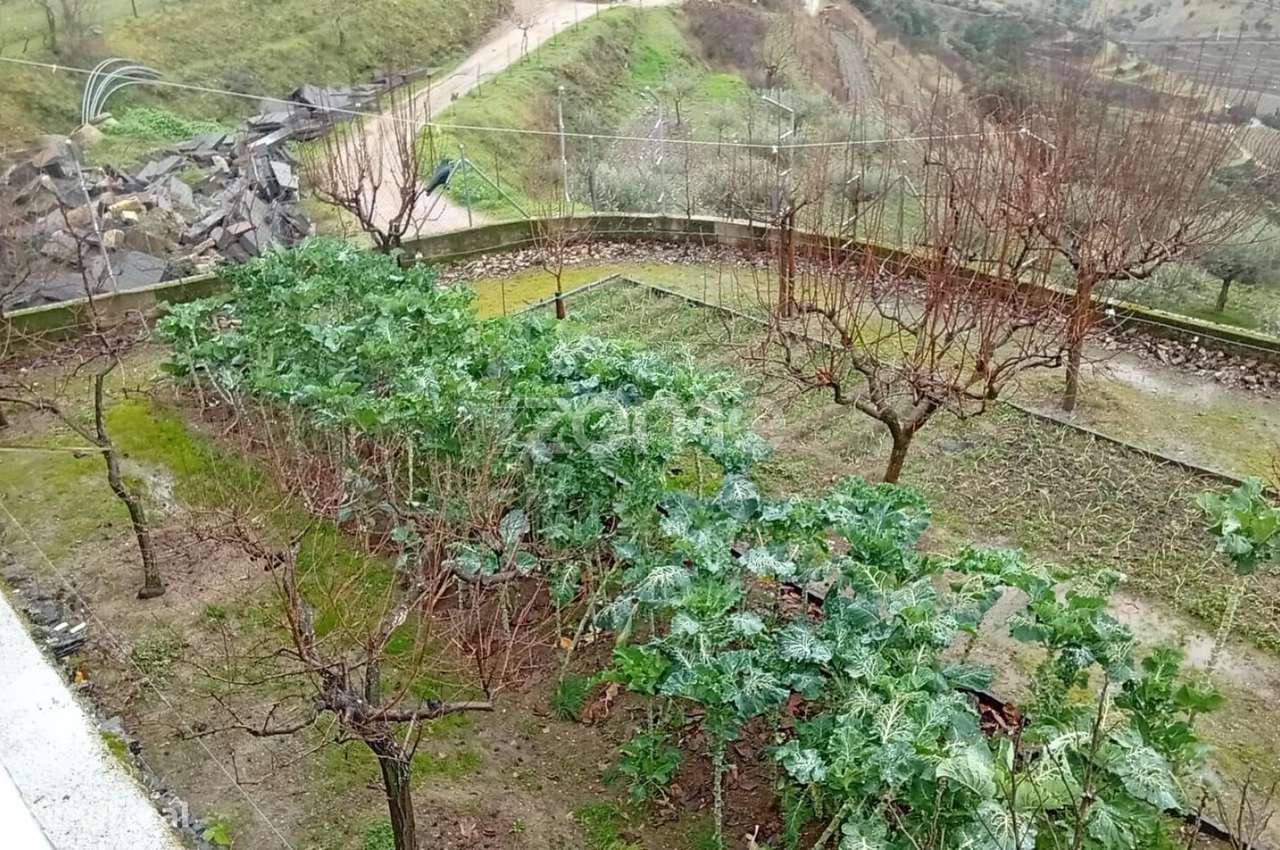 Moradia com 3 frações independentes habitacionais-54