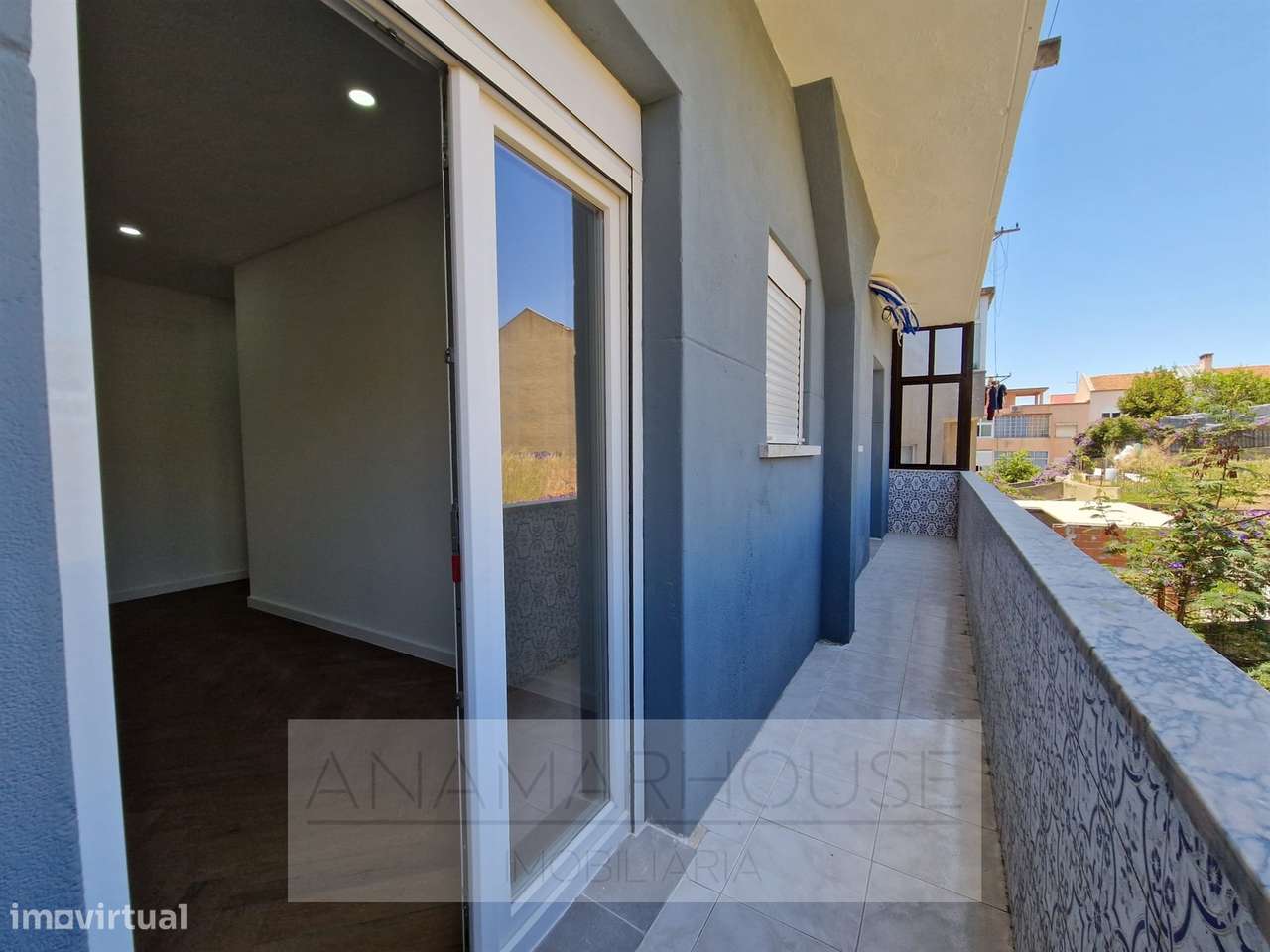 T3 Remodelado com varandas na Amadora, Mina De Água-24