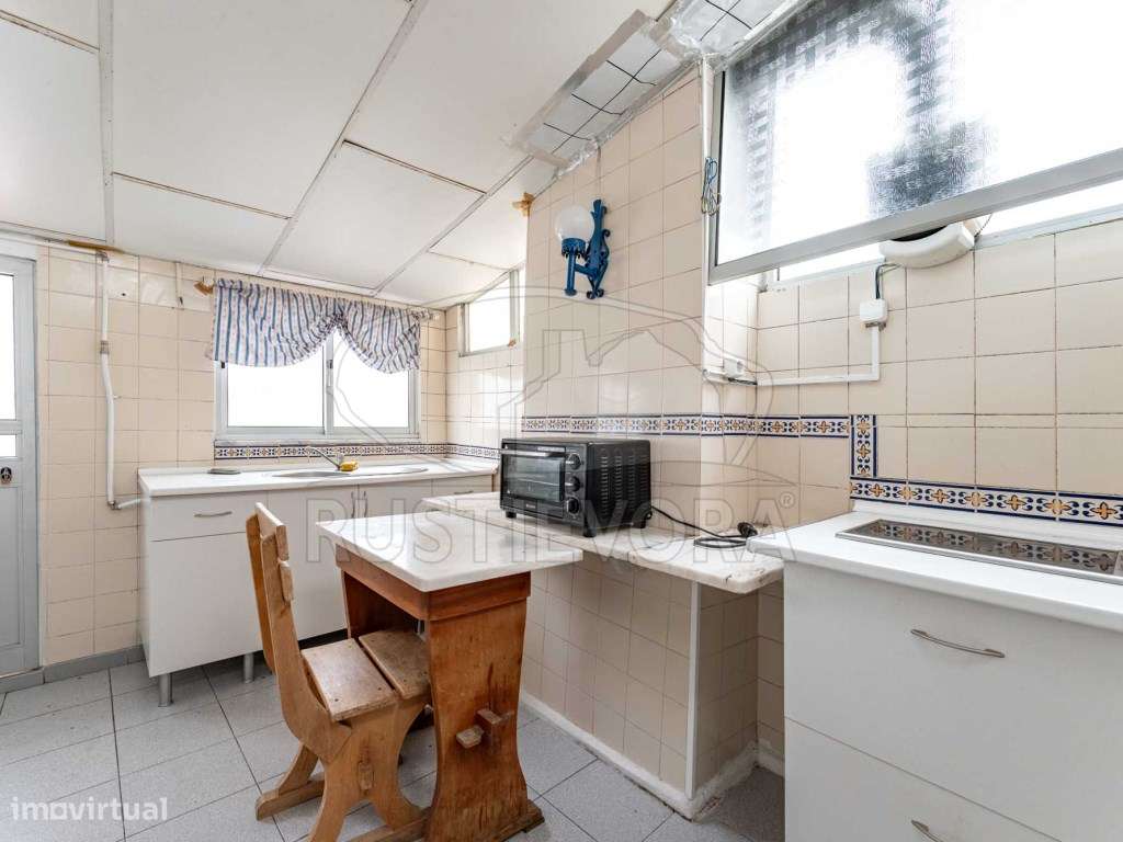 Moradia Unifamiliar T4 no Centro Histórico da Cidade - Potencial de...-13