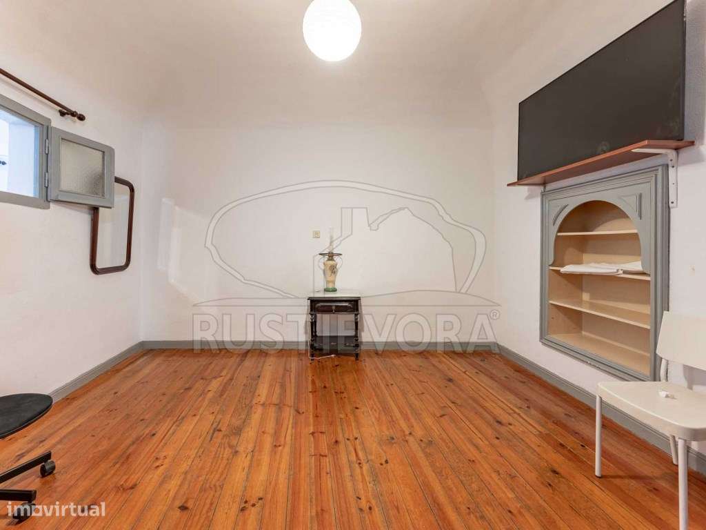 Moradia Unifamiliar T4 no Centro Histórico da Cidade - Potencial de...-7