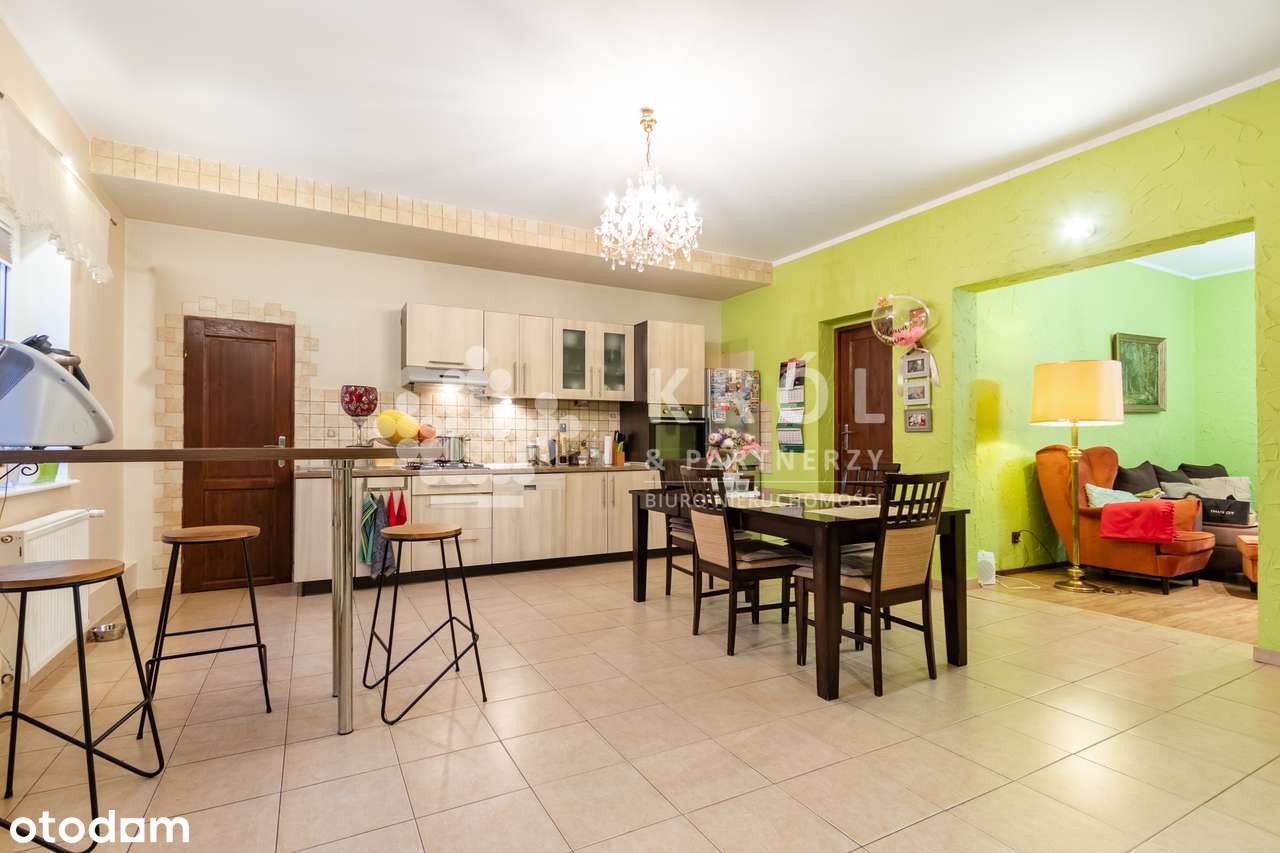 Dom w zabudowie bliźniaczej z potencjałem w Dobrej-2