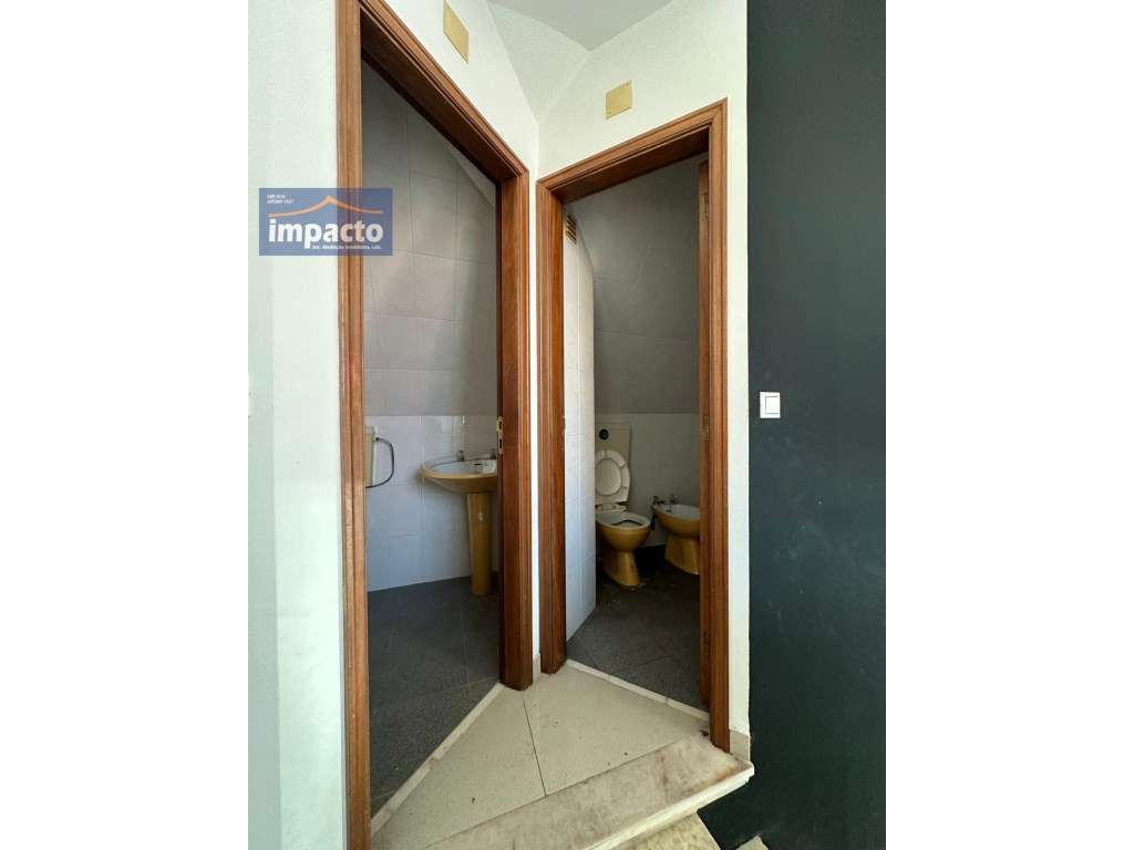 LOJA PÓVOA DE SANTA IRIA, RC e 1 Piso e garagem, possibilidade de t...-15