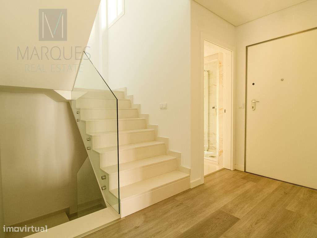 Moradia V4 com Garagem e Logradouro em Vale de Milhaços - Corroios - Grande imagem: 5/40