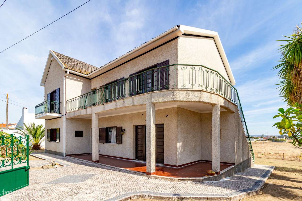 Moradia T4 com Potencial para 2 Frações  Terreno de 8.480 m²  Torres N-14