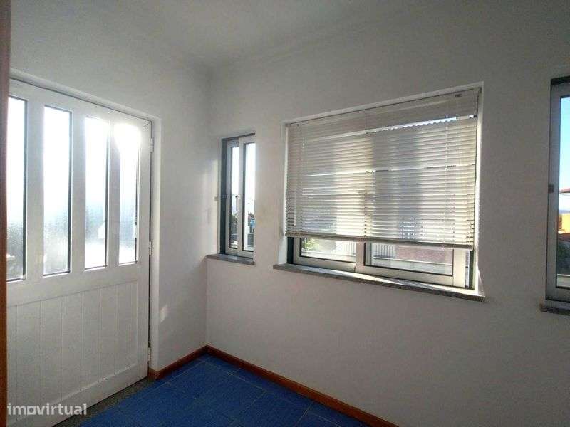 Moradia Isolada T5, 5 WC, Aquec. Central, Excelente localização, Viseu - Grande imagem: 4/12